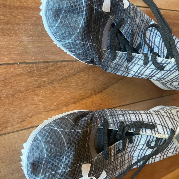 Men’s track, running shoes, Under Armour, like new. - Picture 5 of 12